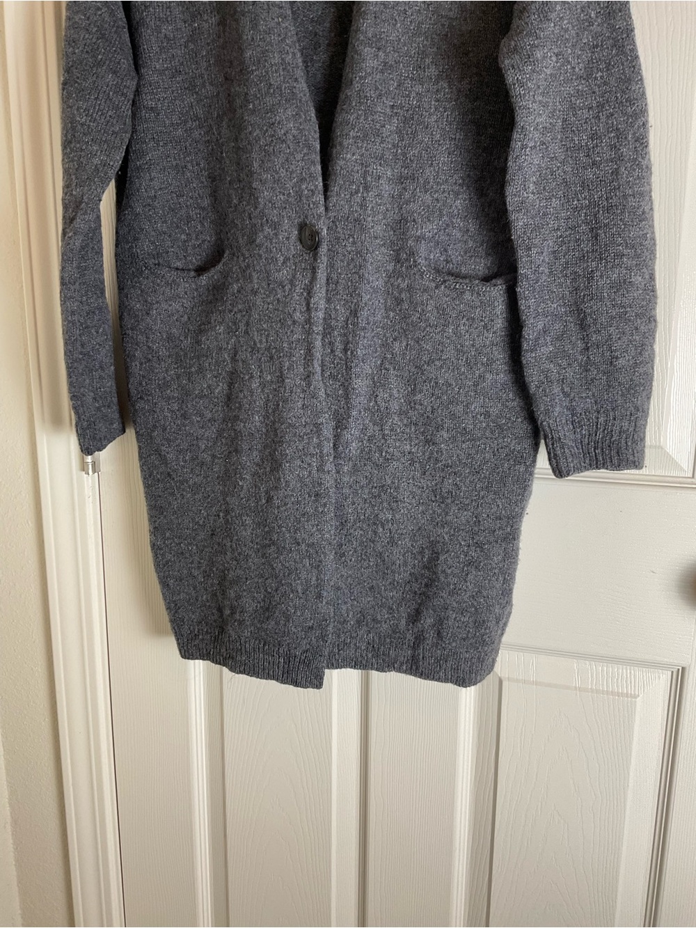 Uniqlo 100% Wool Gray Cardigan Sweater size XSMALL - Picture 3 of 12